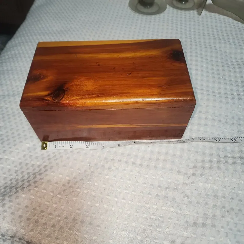 VINTAGE CEDAR WOOD SMALL TRINKET BOX CHEST 9